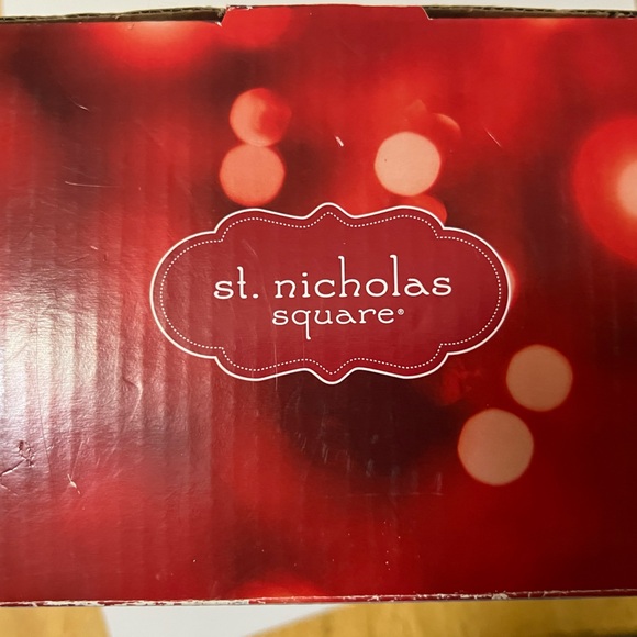 St. Nicholas Square® Lighted Basketball Toss Table Décor NEW in box MSRP $50 - Picture 7 of 8